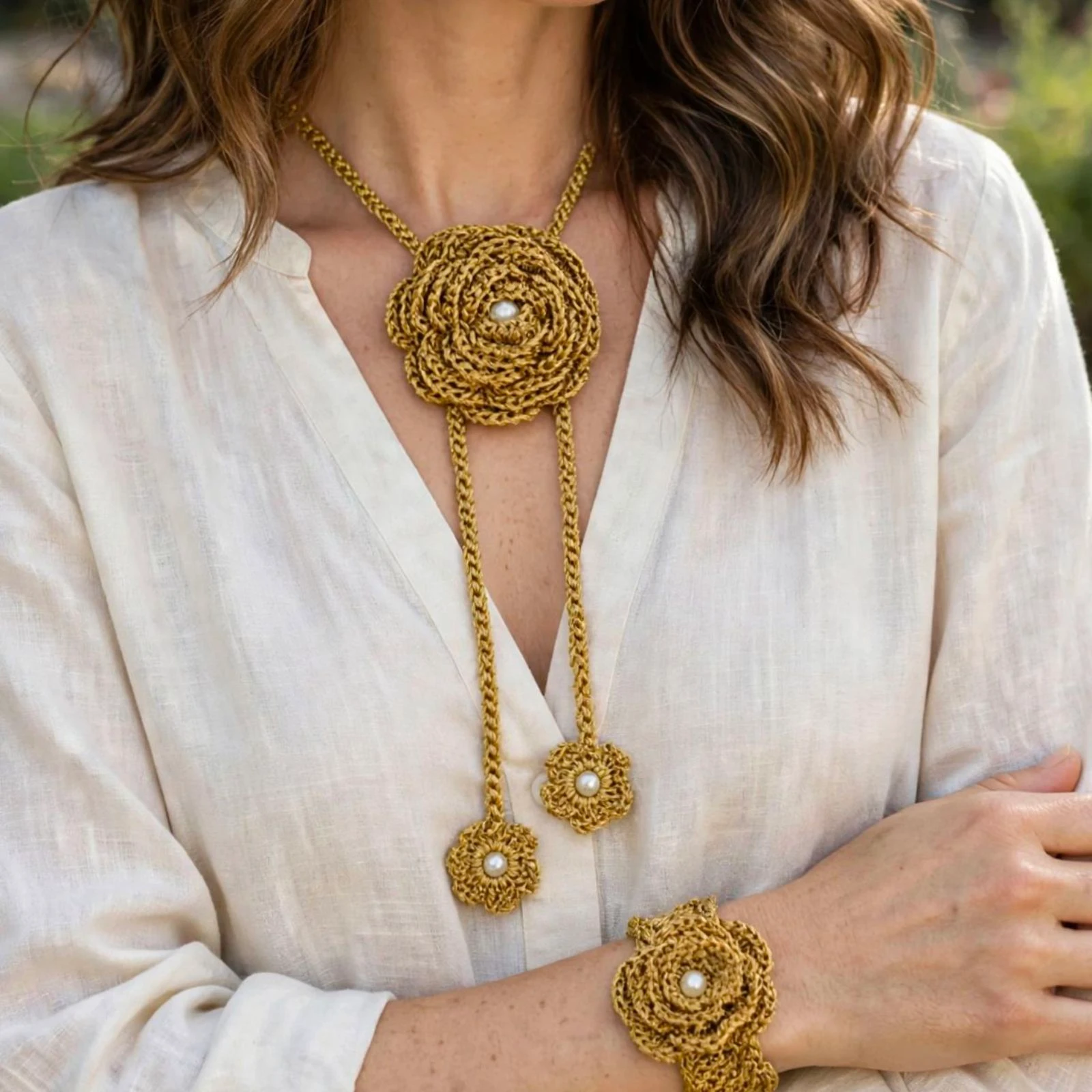 Conjunto de collar y pulsera color dorado 